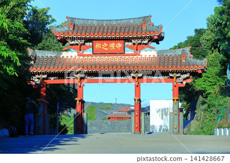 【沖繩縣】晴天下的首里城公園守禮門 【沖繩縣】晴天下的首里城公園守禮門 141428667
