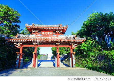 【沖繩縣】晴天下的首里城公園守禮門 【沖繩縣】晴天下的首里城公園守禮門 141428674