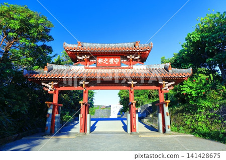 【沖繩縣】晴天下的首里城公園守禮門 【沖繩縣】晴天下的首里城公園守禮門 141428675
