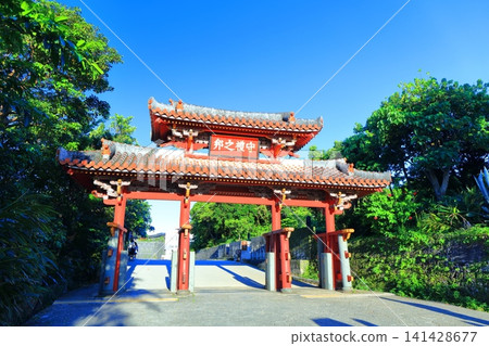 【沖繩縣】晴天下的首里城公園守禮門 【沖繩縣】晴天下的首里城公園守禮門 141428677