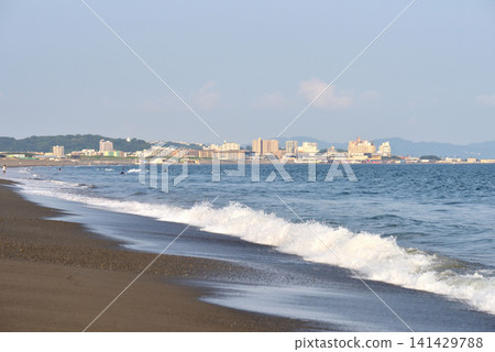 The wind is strong and whitecaps are forming on Tsujido Beach. 141429788