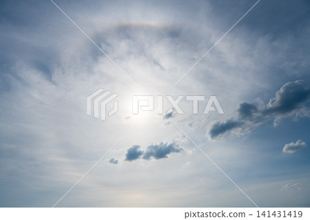 Sun halo 141431419
