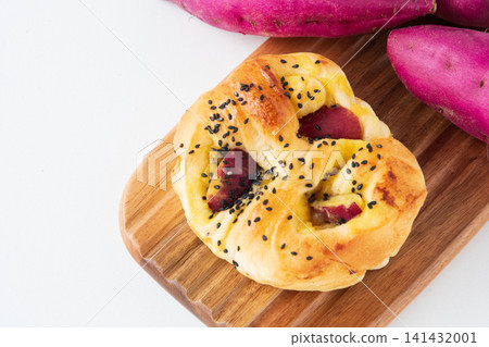 Sweet potato bread on a cutting board Sweet potato bread on a cutting board 141432001