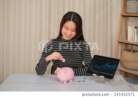 Women profiting from rising stock prices Women profiting from rising stock prices 141432571
