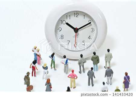 A large clock and a crowd of people; an image of people who are punctual. A large clock and a crowd of people; an image of people who are punctual. 141433420