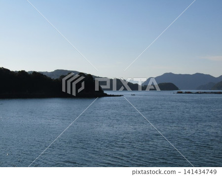 熊本縣天草市五守良町:五守良美麗的藍色大海。 熊本縣天草市五守良町:五守良美麗的藍色大海。 141434749