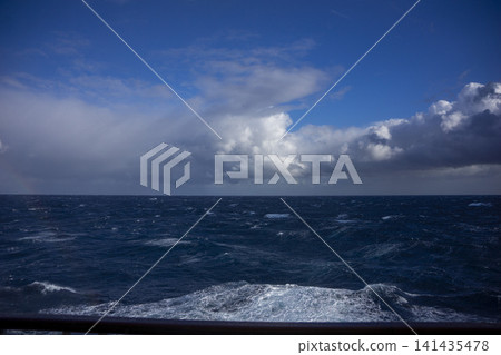 Triangular waves begin to form in the Pacific Ocean, and thick clouds appear over Chichijima Island. Triangular waves begin to form in the Pacific Ocean, and thick clouds appear over Chichijima Island. 141435478