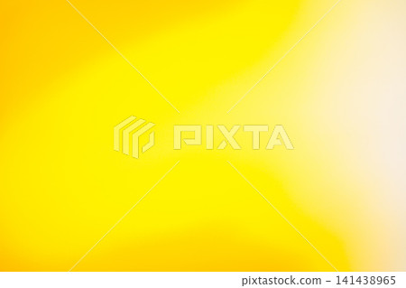 溫暖的黃色和白色配色方案使產品描述更加醒目。 141438965
