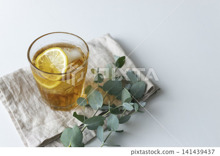 Linen cloth and lemon iced tea: A refreshing summer tea time. Linen cloth and lemon iced tea: A refreshing summer tea time. 141439437