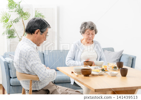 高級夫婦 141439513