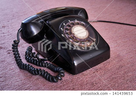 旋轉黑色電話 旋轉黑色電話 141439653