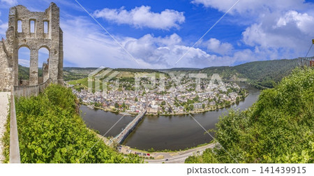Panoramic view of Traben Trarbach and Burg Grevenburg above the Moselle 141439915