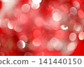 以紅色為底，帶有白色散景效果的聖誕節背景。 141440150