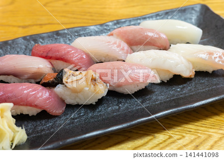 美味的壽司拼盤 141441098
