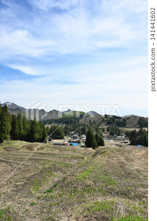北魚尾川(新潟縣三條市下田)的梯田與春景 北魚尾川(新潟縣三條市下田)的梯田與春景 141441602