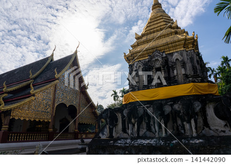 清邁清曼寺:金色佛塔與象雕 清邁清曼寺:金色佛塔與象雕 141442090