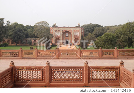 Humayun's Tomb, built by Hamida Banu Begun in 1565-72, Delhi, India Humayun's Tomb, built by Hamida Banu Begun in 1565-72, Delhi, India 141442459
