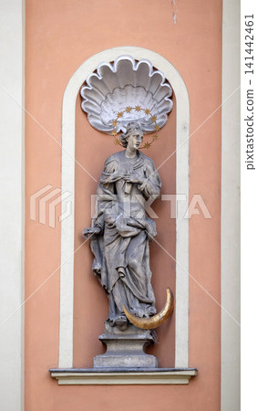 Virgin Mary on the portal of Dreifaltigkeitskirche ( Holy Trinity ) church in Graz, Styria, Austria Virgin Mary on the portal of Dreifaltigkeitskirche ( Holy Trinity ) church in Graz, Styria, Austria 141442461
