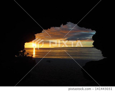 Sunset over the sea Sunset over the sea 141443031