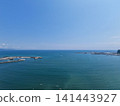 The ocean and horizon as photographed from Katase Higashihama Beach. 141443927