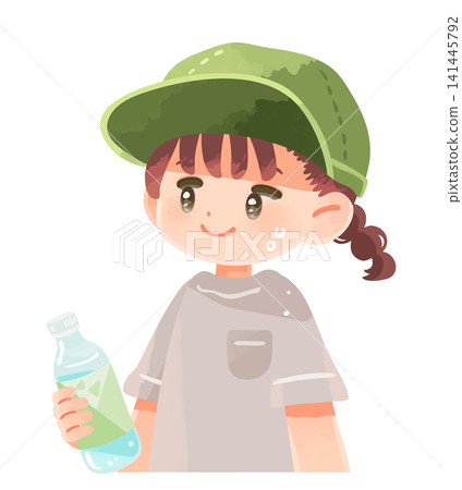 戴著帽子、拿著飲料的孩子,以防中暑。 戴著帽子、拿著飲料的孩子,以防中暑。 141445792