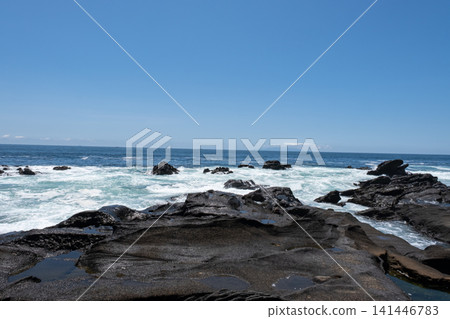 Waves crashing against the rocky shore of Jogashima Island in Kanagawa Prefecture Waves crashing against the rocky shore of Jogashima Island in Kanagawa Prefecture 141446783