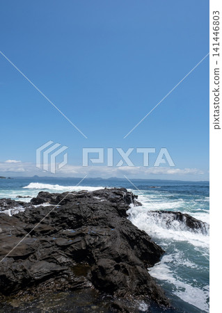 Waves crashing against the rocky shore of Jogashima Island in Kanagawa Prefecture Waves crashing against the rocky shore of Jogashima Island in Kanagawa Prefecture 141446803
