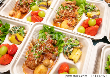 Delicious bento lunch, hamburger steak (image) Delicious bento lunch, hamburger steak (image) 141447975