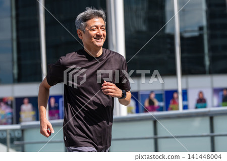 跑的老人 141448004