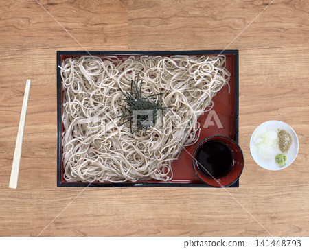 手工蕎麥麵，用竹蒸籠盛裝 141448793