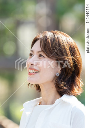 中年婦女的美麗形象 中年婦女的美麗形象 141449534