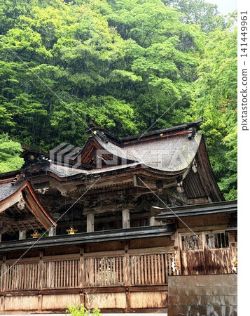 The main hall of Oyada Shrine in Mino City, Gifu Prefecture The main hall of Oyada Shrine in Mino City, Gifu Prefecture 141449961