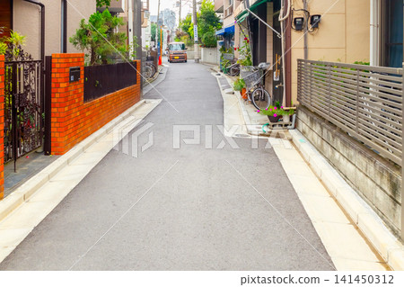 Setbacks - densely populated residential areas in Tokyo, mixed areas of new and older houses. Setbacks - densely populated residential areas in Tokyo, mixed areas of new and older houses. 141450312