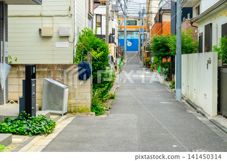 Setbacks - densely populated residential areas in Tokyo, mixed areas of new and older houses. Setbacks - densely populated residential areas in Tokyo, mixed areas of new and older houses. 141450314