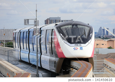 曼谷的單軌列車,即 MRT 粉紅線 曼谷的單軌列車,即 MRT 粉紅線 141450610