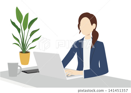 一位女士在辦公桌前用電腦工作 141451357