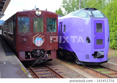 Furano-Biei Norokko train and Furano Lavender Express (Furano Station) Furano-Biei Norokko train and Furano Lavender Express (Furano Station) 141451758
