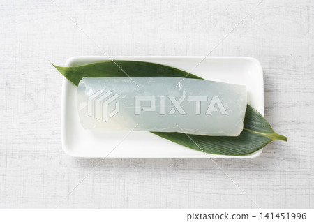 Bamboo-shaped warabi mochi 141451996