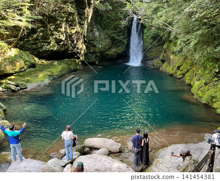 Niko-buchi and the Niyodo Blue waterfall basin in summer (Ino Town, Kochi Prefecture) Niko-buchi and the Niyodo Blue waterfall basin in summer (Ino Town, Kochi Prefecture) 141454381