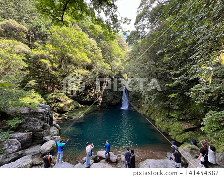 Niko-buchi and the Niyodo Blue waterfall basin in summer (Ino Town, Kochi Prefecture) Niko-buchi and the Niyodo Blue waterfall basin in summer (Ino Town, Kochi Prefecture) 141454382