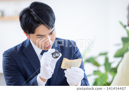 提供古董錢幣和郵票的現場鑑定服務。 提供古董錢幣和郵票的現場鑑定服務。 141454487