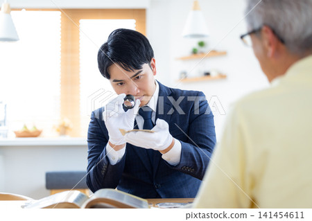 提供古董錢幣和郵票的現場鑑定服務。 提供古董錢幣和郵票的現場鑑定服務。 141454611