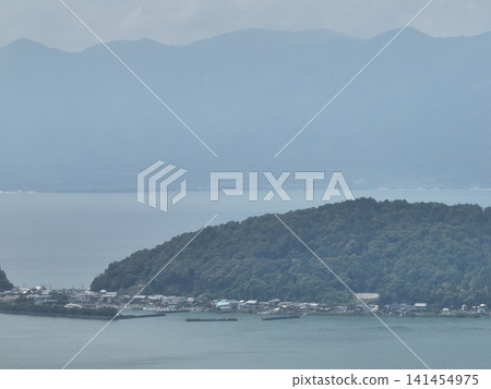 【空拍】夏季湖畔風光,俯瞰琵琶湖中漂浮的隱岐島 【空拍】夏季湖畔風光,俯瞰琵琶湖中漂浮的隱岐島 141454975