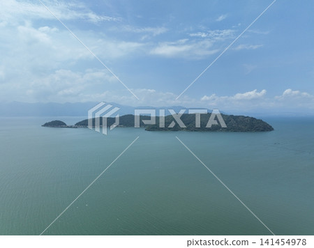 【空拍】夏季湖畔風光,俯瞰琵琶湖中漂浮的隱岐島 【空拍】夏季湖畔風光,俯瞰琵琶湖中漂浮的隱岐島 141454978