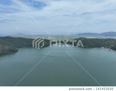 [Aerial view] Summer lakeside scenery overlooking Lake Biwa and Horikiri New Port 141455010