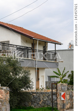Tranquil residence with charming balcony and lush greenery in a quiet neighborhood Tranquil residence with charming balcony and lush greenery in a quiet neighborhood 141457021