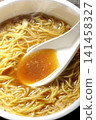 Scoop the soup from the cup noodles with a spoon. 141458327