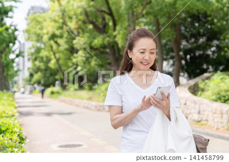 女高管智能手機 141458799