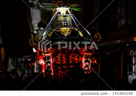 The portable shrine that departed late at night during the Hamakoshi Festival in Chigasaki The portable shrine that departed late at night during the Hamakoshi Festival in Chigasaki 141460149