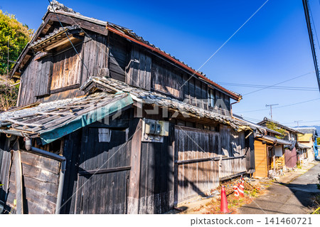 [Important Preservation District for Groups of Traditional Buildings] Dewajima Island: Early Spring Scenery of Shinmachi Settlement and Street 1, Mugi Town, Kaifu District, Tokushima Prefecture 141460721